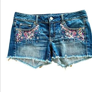 EC. American Eagle Outfitters embroidery distressed jean shorts . Length is 11”